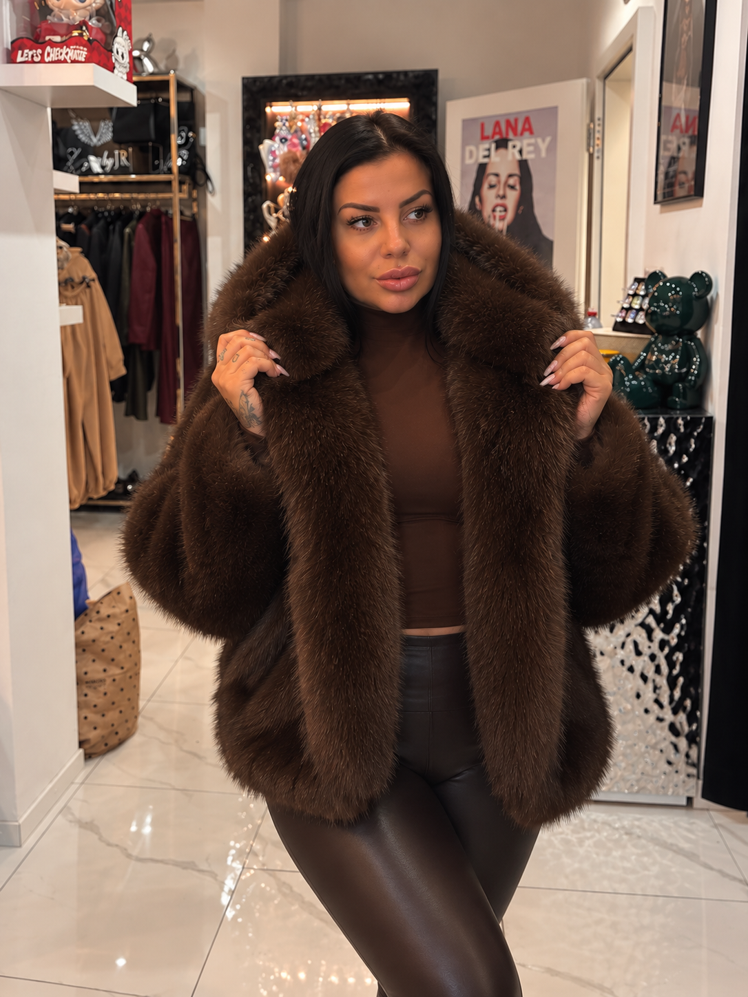 ALASKA LUXE – Felljacke mit Kapuze – Braun