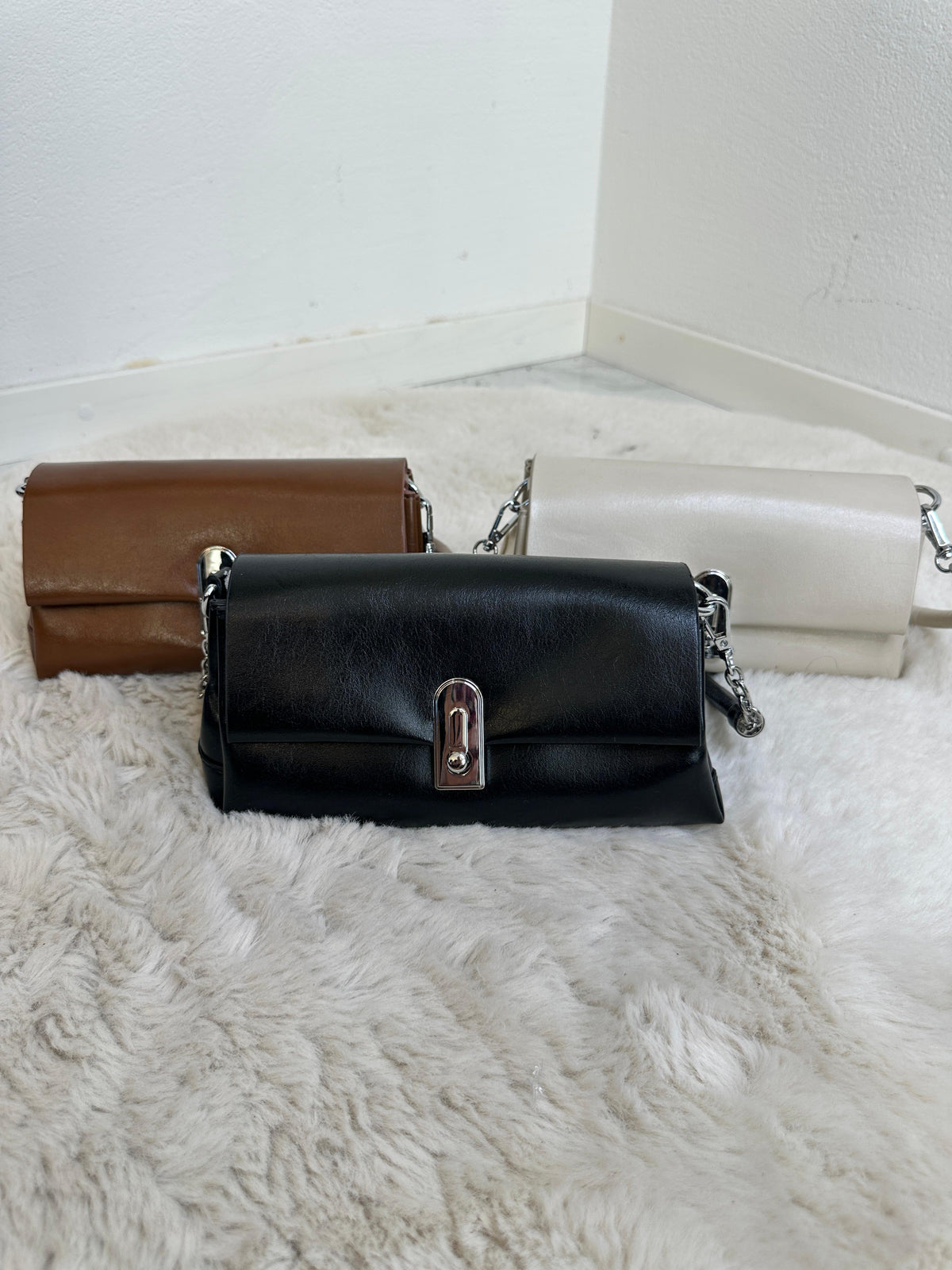 VALERIA CLASSIC SHOULDER BAG