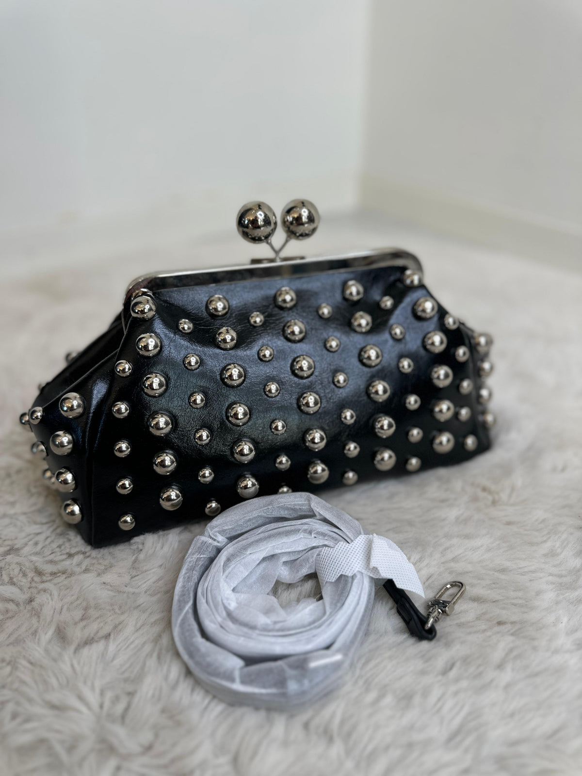 NOREA CRYSTAL CLUTCH – Schwarz