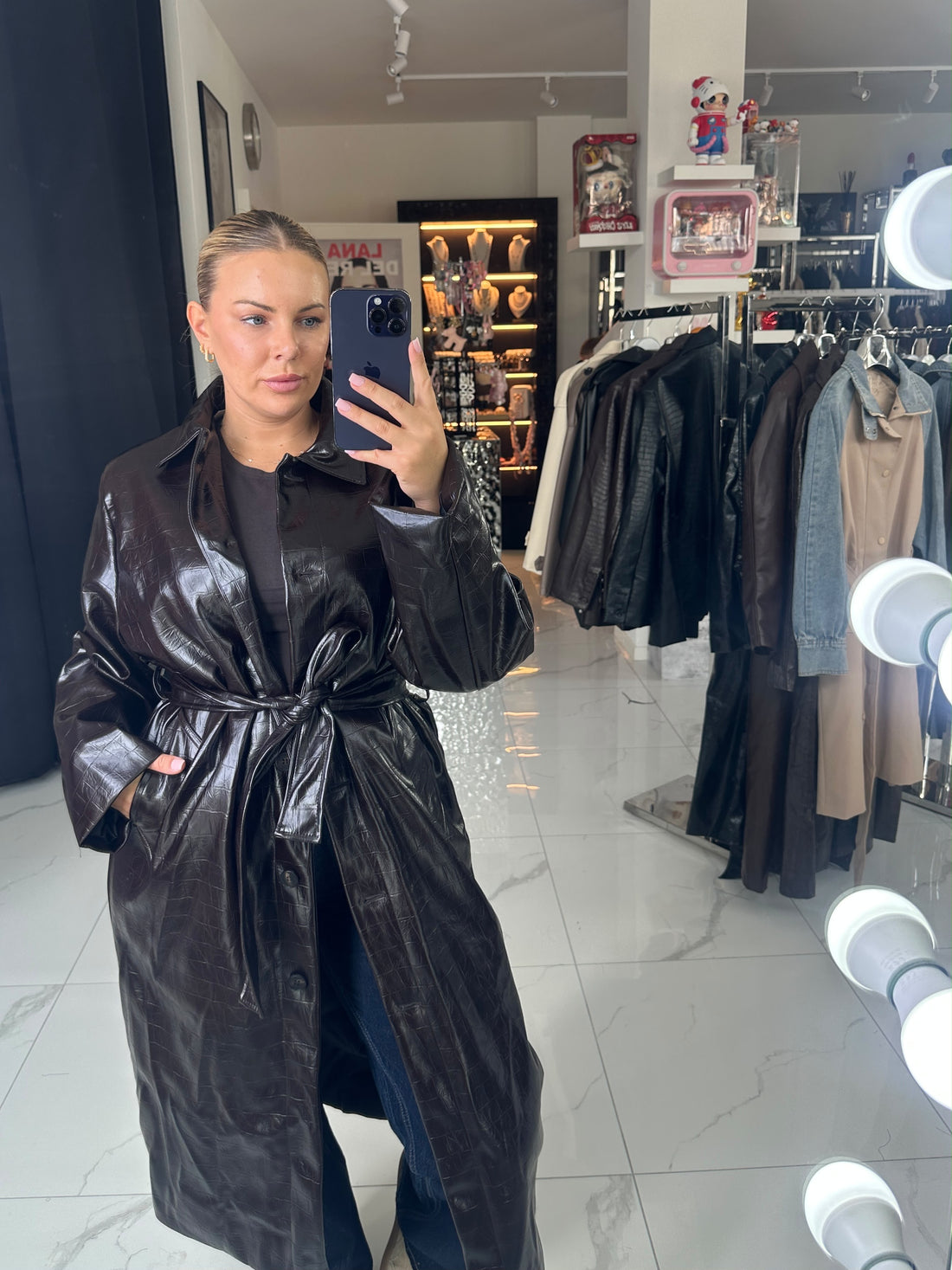 MIRELLA BROWN FAUX LEATHER COAT – Schwarz