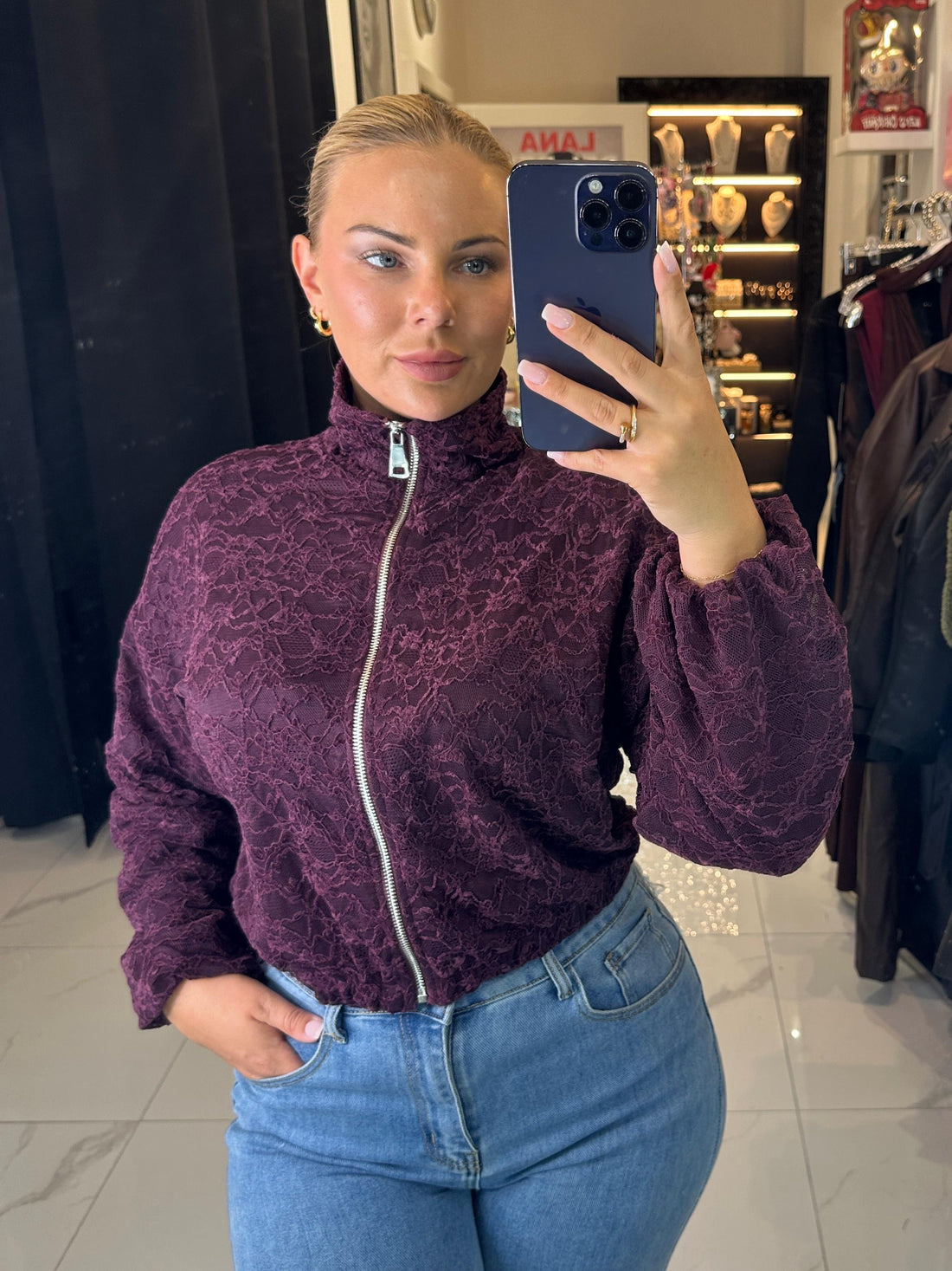 Lace Bomber Jacket – Weinrot