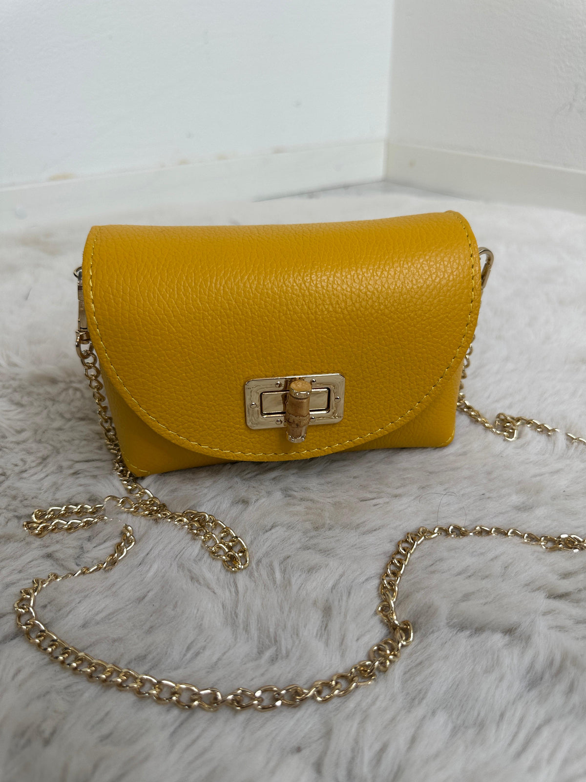 VALERIA CLASSIC SHOULDER BAG – Gelb