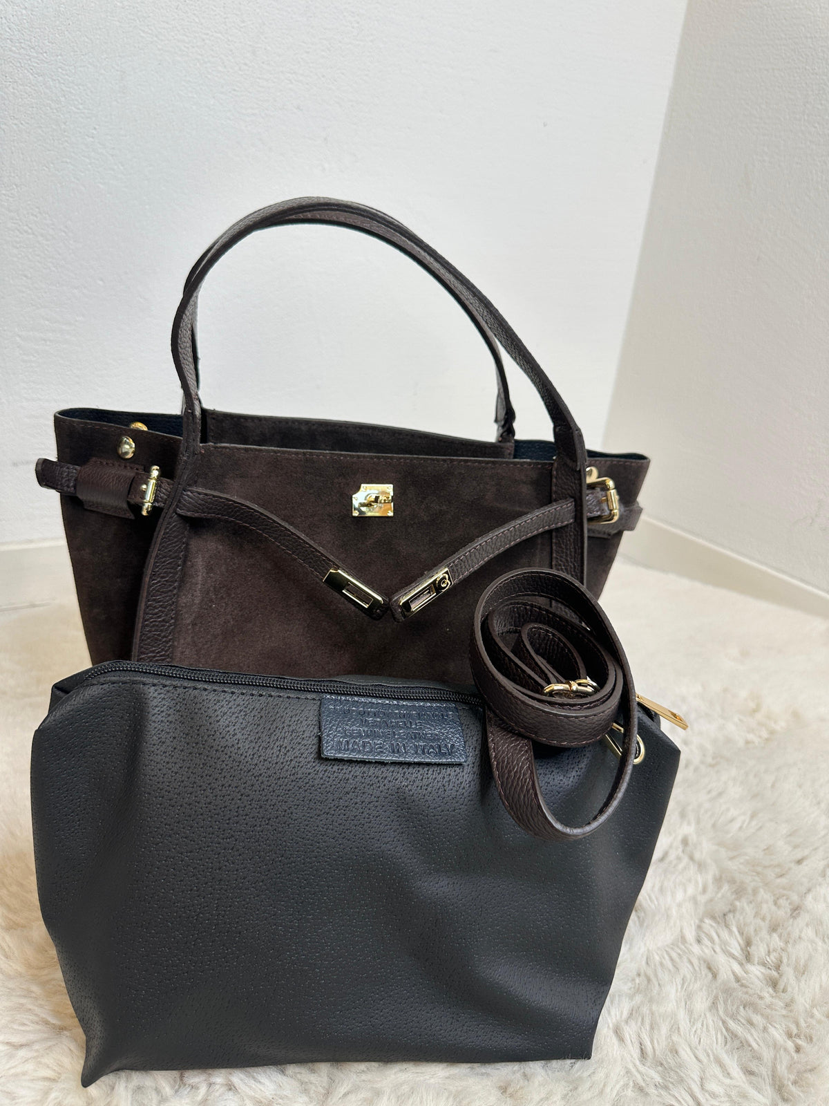 VANIA SUEDE TOP HANDLE BAG – Schwarz