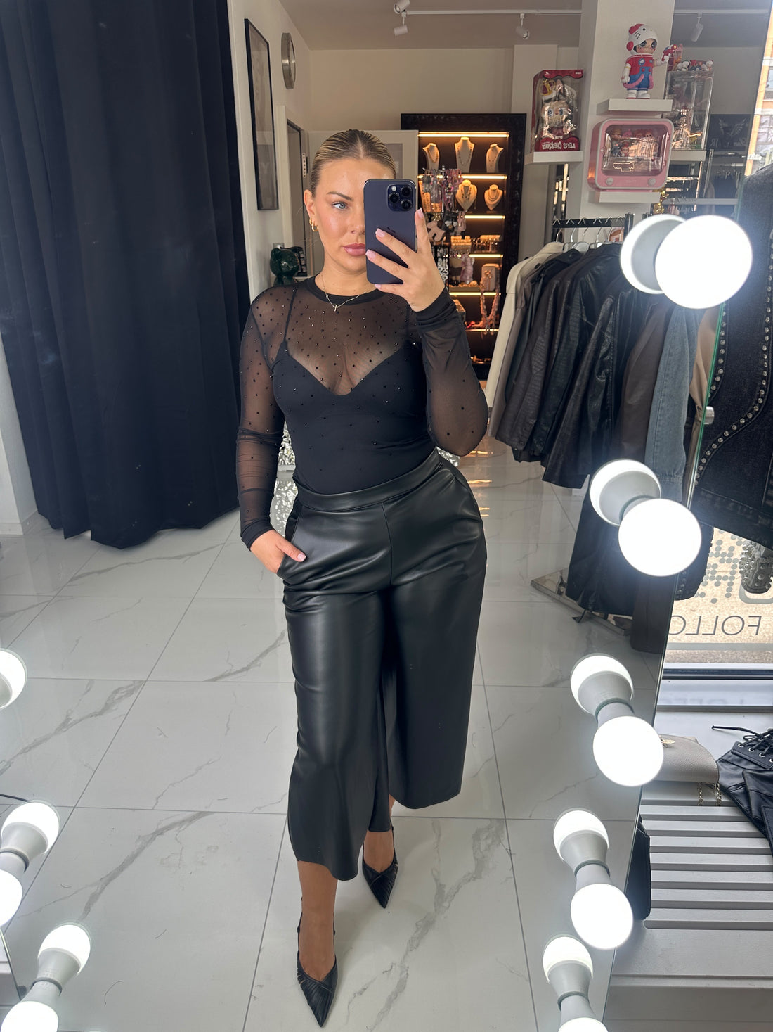 ELVIRA FAUX LEATHER CULOTTE PANTS – Schwarz