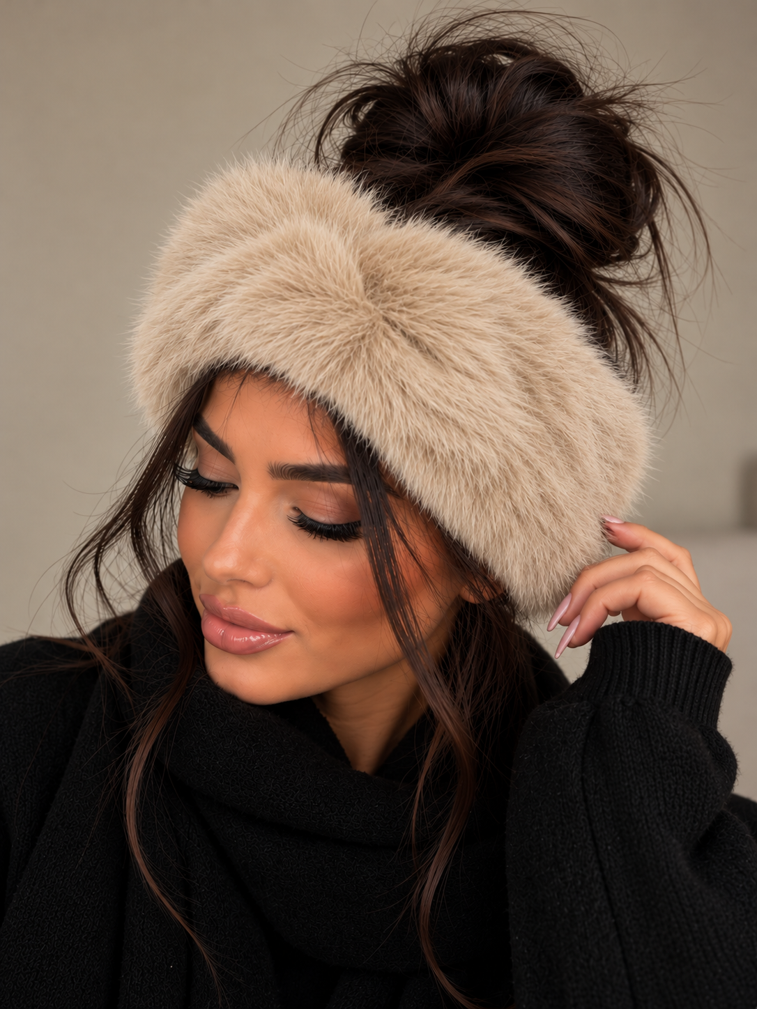 ALPINE ELEGANCE – Flauschiges Fellstirnband – Beige